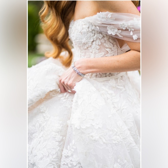 Mira Zwillinger Excellent Condition Wedding Gown - Picture 5 of 13